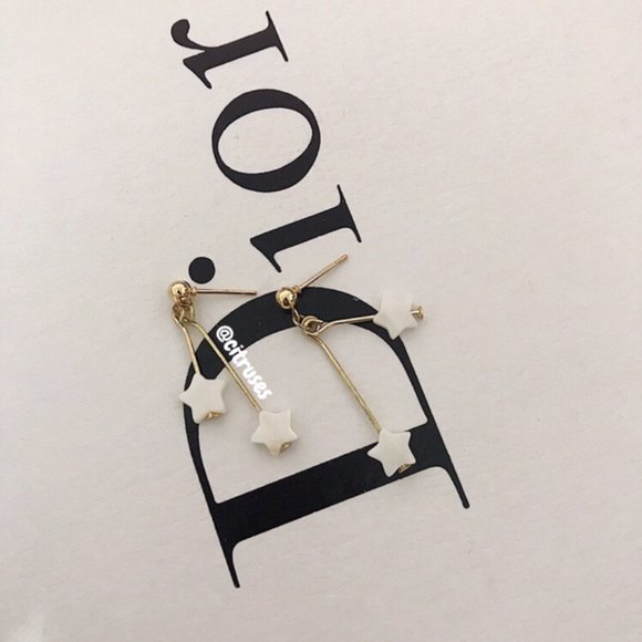 ♥️BRAND NEW DANGLING STAR EARRINGS♥️ - Picture 2 of 2